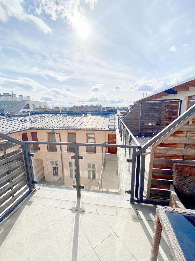 Loft With Rooftop And Free Parking In Garage Budapest Exterior photo
