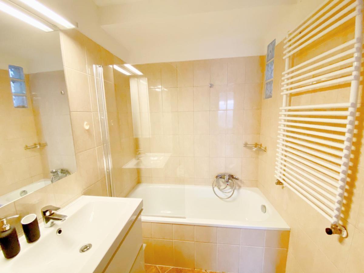 Loft With Rooftop And Free Parking In Garage Budapest Exterior photo